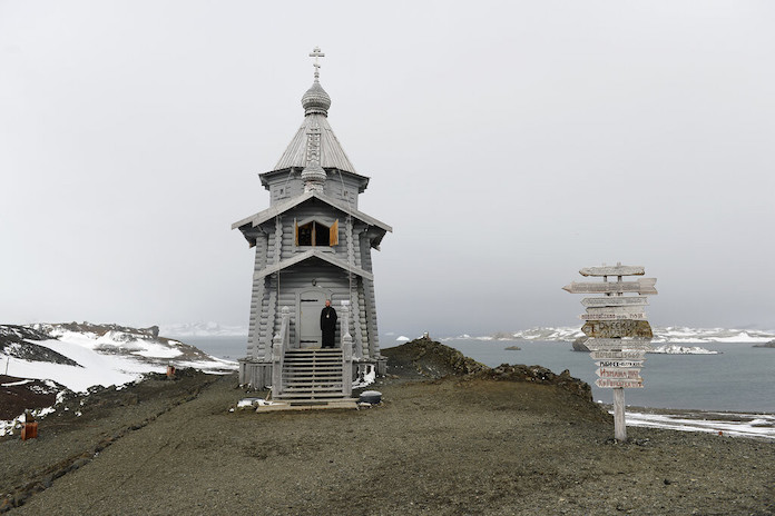 crkva-svete-trojice-antarktik